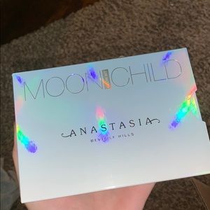 BRAND NEW MOON CHILD PALLET